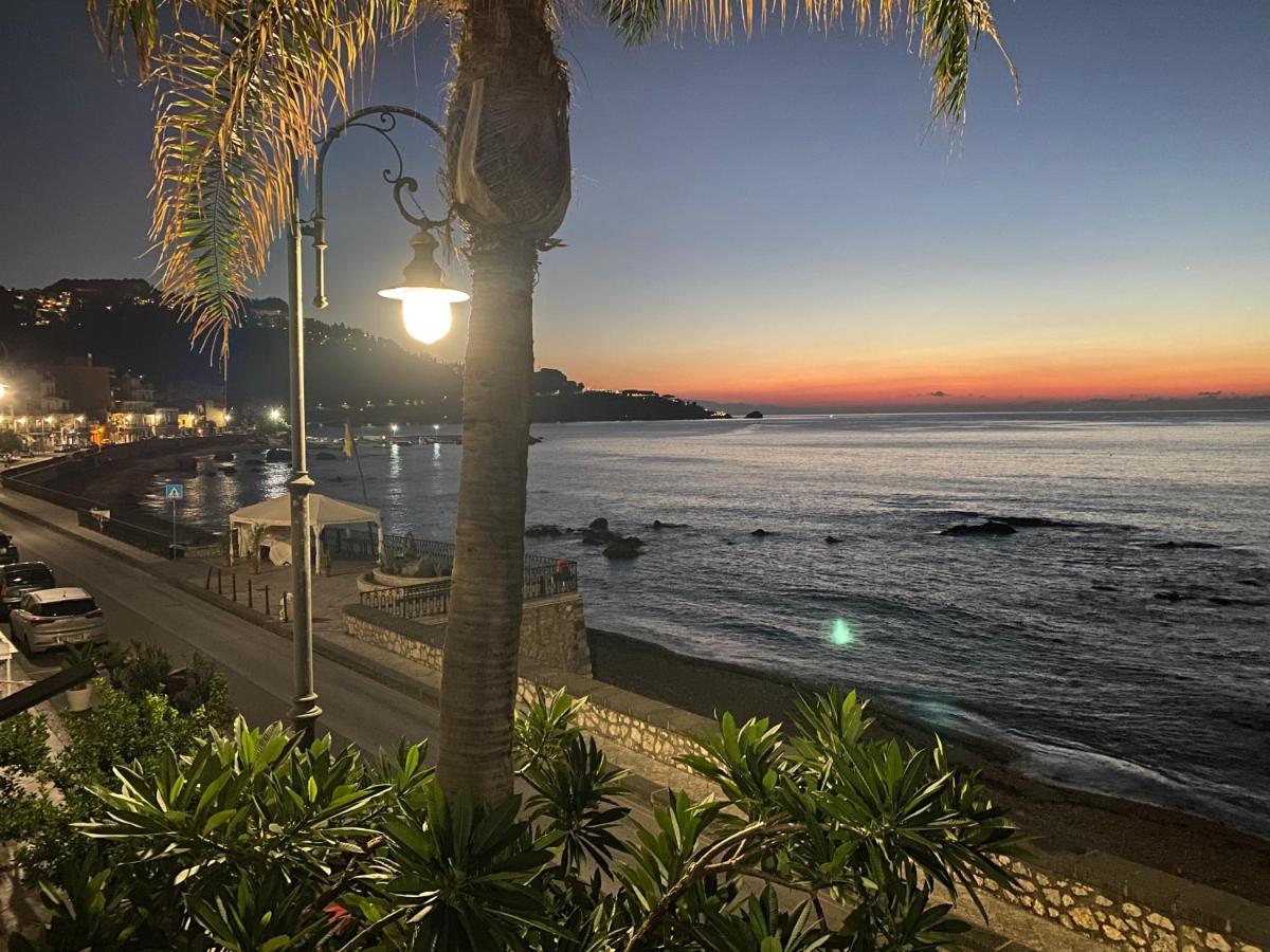 Casa Nicole Fronte Mare Villa Giardini Naxos Exteriör bild